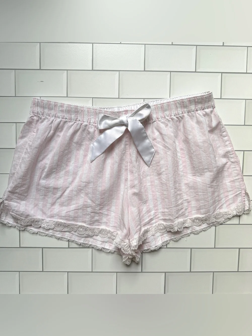 S🎀 Victoria’s Secret VS Pink White Scalloped Lace Sleep Shorts